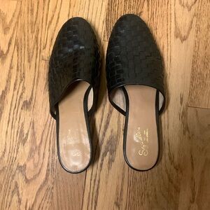 Seychelles woven mules